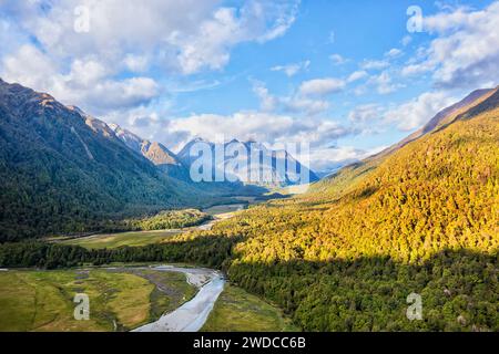 Vallée d'Eglinton en Nouvelle-Zélande Southland fiordland vers Milford Sound - paysage aérien. Banque D'Images