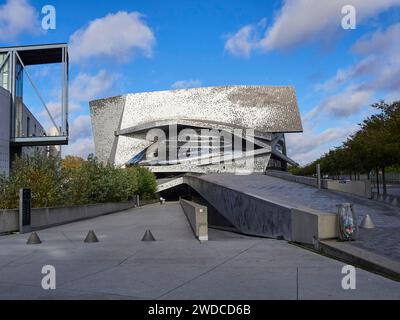 Salle de concert moderne au design futuriste. Philharmonie de Paris. Paris Banque D'Images