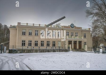 Archenhold Observatory en hiver, Alt-Treptow, Treptower Park, Treptow, Treptow-Koepenick, Berlin, Allemagne Banque D'Images