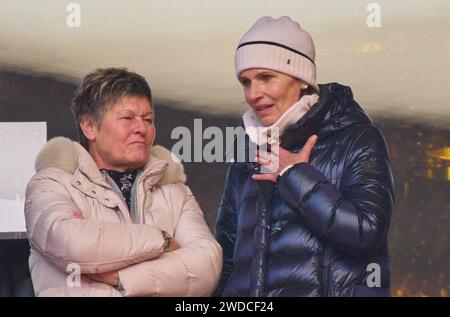 Katrin Müller-Hohenstein, présentatrice de télévision allemande ZDF, présentatrice sportive et modératrice, visite le service commémoratif de la légende du football Franz Beckenbauer (décédé le 7 janvier 2024) le 19 janvier 2024 à Munich, en Allemagne. Saison 2023/2024, 1.Bundesliga, FCB, Munich, FC Bayern München, journée x, x.Spieltag © Peter Schatz / Alamy Live News Banque D'Images