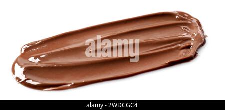 Frottis de pâte de chocolat au lait savoureuse isolé sur blanc Banque D'Images