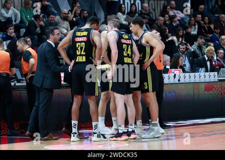 Villeurbanne, France. 12 janvier 2024. Équipe d'Alba Berlin lors du match de basket-ball Euroleague de Turkish Airlines entre LDLC ASVEL Villeurbanne et Alba Berlin le 12 janvier 2024 à Astroballe à Villeurbanne, France - photo Romain Biard/Isports/DPPI crédit : DPPI Media/Alamy Live News Banque D'Images