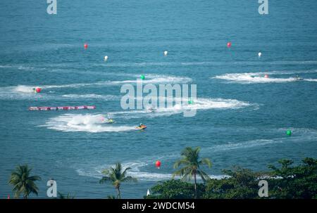Compétitions, courses de jet ski sur la plage de Jomtien. vue de dessus. Jet ski arboré action, compétition. Coupe du monde de jet ski Banque D'Images