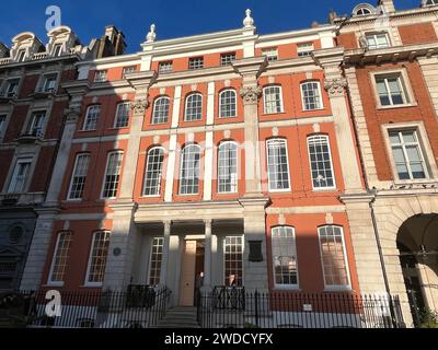 Londres, Royaume-Uni. 11 janvier 2024. 43 King Street à Covent Garden. Un 'Grand Hôtel' a été ouvert à Londres il y a 250 ans. Le bâtiment de King Street à Covent Garden est considéré comme le premier hôtel de luxe sous ce nom. (À dpa : 'Voyage pour le plaisir : le premier grand hôtel ouvert il y a 250 ans') crédit : Julia Kilian/dpa/Alamy Live News Banque D'Images