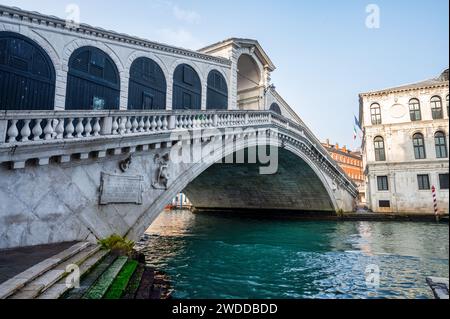 Pont du Rialto Pont sur le grand Canal à Venise Italie Banque D'Images