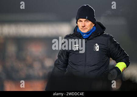 Deinze, Belgique. 19 janvier 2024. Kine Dirk Thierie de KMSK Deinze photographié lors d'un match de football entre KMSK Deinze et Lierse Kempenzonen lors de la 18e journée de la saison Challenger Pro League 2023-2024, le vendredi 19 janvier 2024 à Deinze, Belgique . Crédit : Sportpix/Alamy Live News Banque D'Images