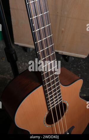 Guitare basse acoustique Banque D'Images