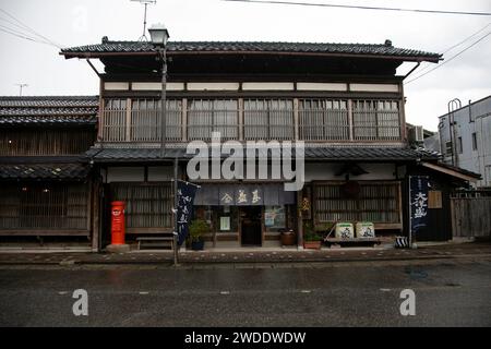 Murakami, Japon ; 1 octobre 2023 : vues des rues de la ville de Murakami et des affaires dans la région de Niigata au nord du Japon. Banque D'Images