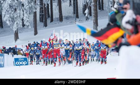 Oberhof, Deutschland. 20 janvier 2024. das Starterfeld am Birx-Steig, 20.01.2024, Oberhof (Deutschland), FIS Cross Country World Cup Oberhof 2024 crédit : dpa/Alamy Live News Banque D'Images