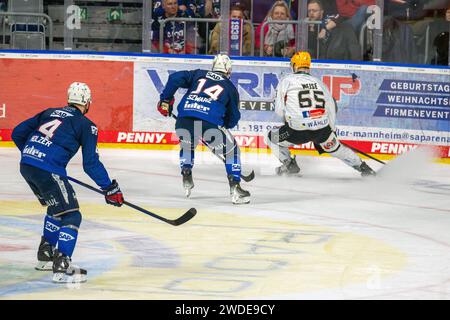 Spielszene Adler Mannheim gegen Fischtown Pinguins Bremerhaven (PENNY DEL ; Deutsche Eishockey Liga) Banque D'Images