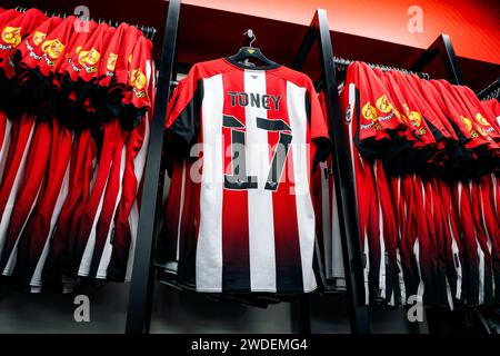 Brentford, Londres, Royaume-Uni. 20 janvier 2024 ; Gtech Community Stadium, Brentford, Londres, Angleterre; premier League football, Brentford contre Nottingham Forest ; Ivan Toney, des maillots Brentford de retour en vente dans la boutique du Brentford Club près du stade communautaire Gtech crédit : action plus Sports Images/Alamy Live News crédit : action plus Sports Images/Alamy Live News Banque D'Images