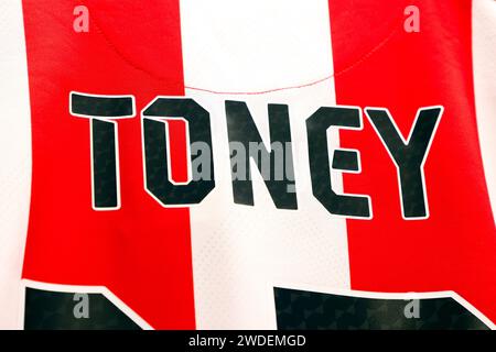 Brentford, Londres, Royaume-Uni. 20 janvier 2024 ; Gtech Community Stadium, Brentford, Londres, Angleterre; premier League football, Brentford contre Nottingham Forest ; Ivan Toney, des maillots Brentford de retour en vente dans la boutique du Brentford Club près du stade communautaire Gtech crédit : action plus Sports Images/Alamy Live News crédit : action plus Sports Images/Alamy Live News Banque D'Images