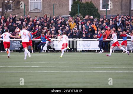 Edimbourg, Royaume-Uni. 20 janvier 2024. Ainslie Park. Edimbourg. Spartans v Hearts. 20 janvier 2024 lors du match de la Scottish Gas Scottish Cup entre Spartans et Hearts, James Craig de Spartans court pour célébrer son but qui a atteint l'égalité en seconde mi-temps (crédit photo : Alamy Live News/David Mollison) crédit : David Mollison/Alamy Live News Banque D'Images