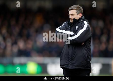 Michael Skubala, Manager de Lincoln City, sur la ligne de touche lors du match de Sky Bet League One au LNER Stadium, Lincoln. Date de la photo : samedi 20 janvier 2024. Banque D'Images