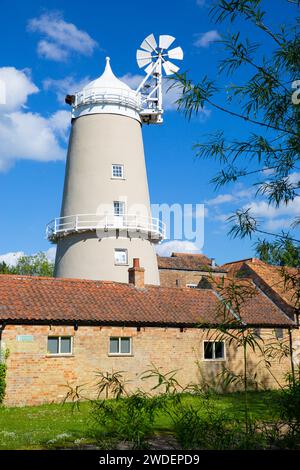 Moulin à vent de Denver un moulin à tour de travail classé Grade II à Denver près de Downham Market, Norfolk, Angleterre Banque D'Images