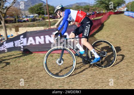 Benidorm, Espagne, le 20 janvier 2024 : le cycliste Paul Seixas lors de l'entraînement officiel de la coupe du monde de Cyclo-Cross UCI 2024 - Benidorm, le 20 janvier 2024, au Parque Foiotes, à Benidorm, Espagne. Crédit : Alberto Brevers / Alamy Live News. Banque D'Images