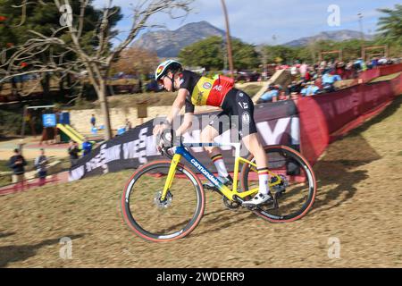 Benidorm, Espagne, 20 janvier 2024 : le cycliste Ilken Seynave lors de l'entraînement officiel de la coupe du monde de Cyclo-Cross UCI 2024 - Benidorm, le 20 janvier 2024, au Parque Foiotes, à Benidorm, Espagne. Crédit : Alberto Brevers / Alamy Live News. Banque D'Images