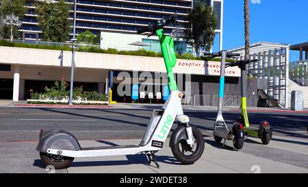 Los Angeles, Californie : partage de scooters électriques à micromobilité chaux Banque D'Images