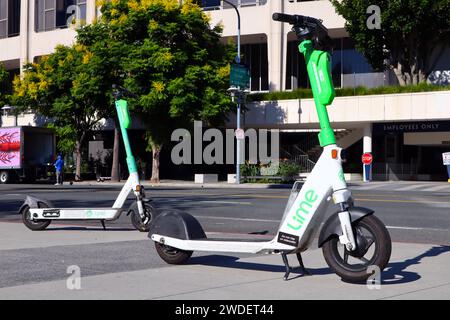 Los Angeles, Californie : partage de scooters électriques à micromobilité chaux Banque D'Images