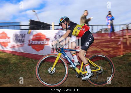 Benidorm, Espagne, 20 janvier 2024 : le cycliste Ilken Seynave lors de l'entraînement officiel de la coupe du monde de Cyclo-Cross UCI 2024 - Benidorm, le 20 janvier 2024, au Parque Foiotes, à Benidorm, Espagne. Crédit : Alberto Brevers / Alamy Live News. Banque D'Images