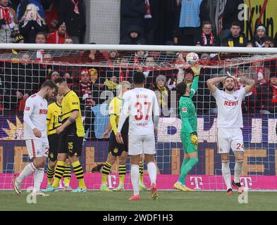 Koeln, Allemagne. 20 janvier 2024. Jeff Chabot (Koeln #24), 1. FC Koeln vs Borussia Dortmund, 1. Fussball-Bundesliga, Fussball, saison 2023-24, 18. Spieltag, 20.01.2024, LA RÉGLEMENTATION DFL INTERDIT TOUTE UTILISATION DE PHOTOGRAPHIES COMME SÉQUENCES D'IMAGES ET/OU QUASI-hVIDEO, Foto : EIBNER-Pressefoto/Joerg Niebergall crédit : dpa/Alamy Live News Banque D'Images