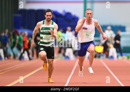 Jablonec nad Nisou, République tchèque. 20 janvier 2024. Les athlètes (G-D) Carlos Nascimento du Portugal et Richard Kilty du Royaume-Uni concourent au 60 mètres hommes lors de la rencontre internationale d'athlétisme Jablonec Indoor dans le cadre du World Athletics Indoor Tour 2024, à Jablonec nad Nisou, République tchèque, le 20 janvier 2024. Crédit : Radek Petrasek/CTK photo/Alamy Live News Banque D'Images