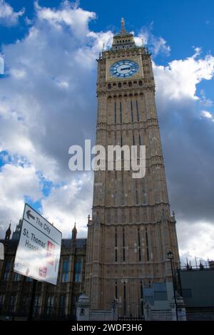 Gros plan de Big Ben Clock Isolated, Londres Banque D'Images