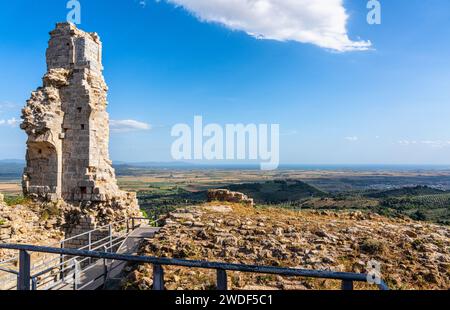 Vue panoramique dans le village de Campiglia Marittima, sur un après-midi ensoleillé d'été. Dans la province de Livourne, dans la région toscane de l'Italie. Banque D'Images