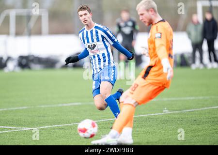 Varde, Danemark. 19 janvier 2024. Oscar Obel-Hall (14) d'Esbjerg FB vu lors d'un test match entre Esbjerg FB et Viborg FF à Varde. (Crédit photo : Gonzales photo - Frederikke Jensen). Banque D'Images