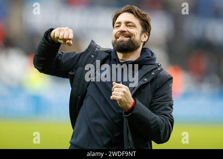 Swansea, Royaume-Uni. 20 janvier 2024. Russell Martin, Manager de Southampton, célèbre après le match de championnat EFL Skybet, Swansea City v Southampton au Swansea.com Stadium de Swansea, pays de Galles, le samedi 20 janvier 2024. Cette image ne peut être utilisée qu'à des fins éditoriales. À usage éditorial uniquement, photo de crédit : Andrew Orchard photographie sportive/Alamy Live News Banque D'Images