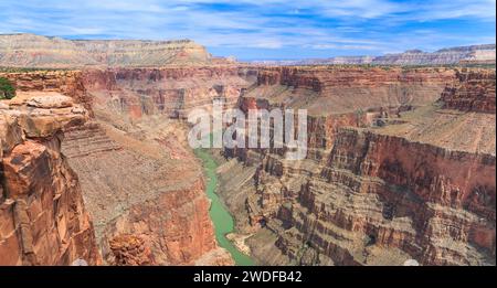 panorama du fleuve colorado vu depuis la piste de cheval de selle à toroweap overlook dans le parc national de grand canyon, arizona Banque D'Images