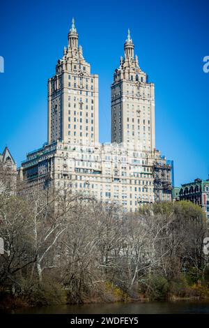 L'immeuble San Remo, Manhattan, New York, vu de Central Park. Banque D'Images