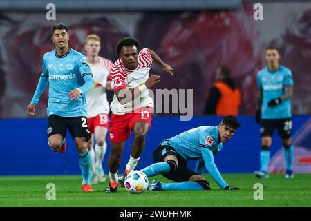 Leipzig, Allemagne. 20 janvier 2024. Football : Bundesliga, RB Leipzig - Bayer Leverkusen, Journée 18, Red Bull Arena. Lois Openda de Leipzig contrôle le ballon. Crédit : Jan Woitas/dpa/Alamy Live News Banque D'Images