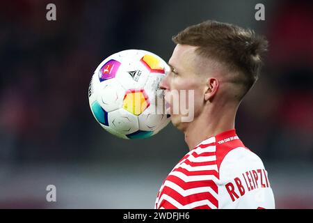 Leipzig, Allemagne. 20 janvier 2024. Football : Bundesliga, RB Leipzig - Bayer Leverkusen, Journée 18, Red Bull Arena. Dani Olmo de Leipzig contrôle le ballon. Crédit : Jan Woitas/dpa/Alamy Live News Banque D'Images