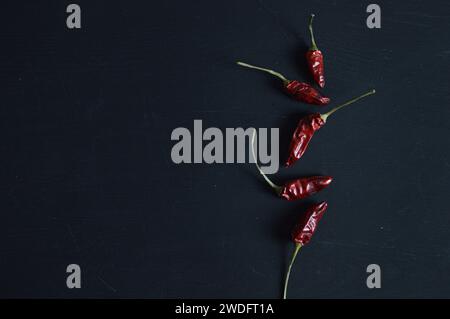 Photographie culinaire de pigment rouge Italia sur fond noir composition créative Banque D'Images