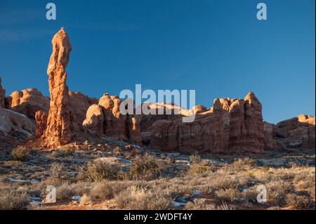 La face arrière du pilier appelé Phallus dans le parc national des Arches, Utah Banque D'Images