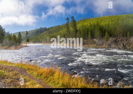 Cascades le long de la rivière Firehole dans le parc national de Yellowstone, Wyoming, États-Unis. Banque D'Images