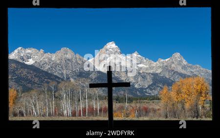 La croix de la chapelle de la Transfiguration dans le parc national de Grand Tetons, Wyoming, USA. Banque D'Images