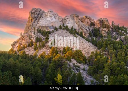 Mémorial national du Mont Rushmore au coucher du soleil, Keystone, SD, États-Unis. Banque D'Images