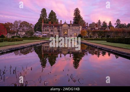 Rhinefield House Hôtel au lever du soleil, Brockenhurst, la New Forest, Hampshire, Angleterre, Royaume-Uni Banque D'Images