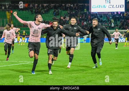 Palerme, Italie. 20 janvier 2024. Bonheur de Palermo F.C. à la fin du match de Serie italienne BKT entre Palermo F.C. vs Modena F.C. 2018 le 20 janvier 2024 au stade Renzo Barbera à Palerme, Italie crédit : Agence photo indépendante/Alamy Live News Banque D'Images