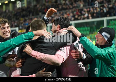 Palerme, Italie. 20 janvier 2024. Bonheur de Palermo F.C. à la fin du match de Serie italienne BKT entre Palermo F.C. vs Modena F.C. 2018 le 20 janvier 2024 au stade Renzo Barbera à Palerme, Italie crédit : Agence photo indépendante/Alamy Live News Banque D'Images