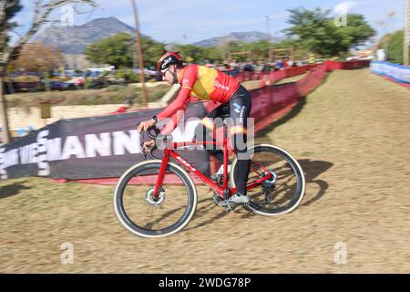 Benidorm, Espagne. 20 janvier 2024. Benidorm, Espagne, le 20 janvier 2024 : le cycliste Felipe Orts lors de l'entraînement officiel de la coupe du monde de Cyclo-Cross UCI 2024 - Benidorm, le 20 janvier 2024, au Parque Foiotes, à Benidorm, Espagne. (Photo Alberto Brevers/Pacific Press) crédit : Pacific Press Media production Corp./Alamy Live News Banque D'Images