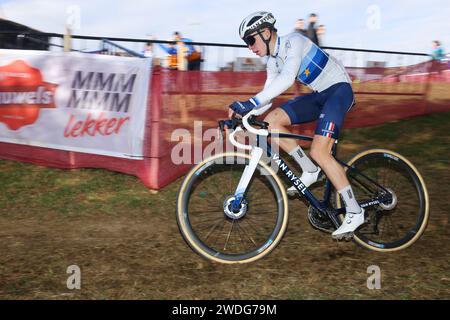 Benidorm, Espagne. 20 janvier 2024. Benidorm, Espagne, le 20 janvier 2024 : le cycliste Aubin Sparfel lors de l'entraînement officiel de la coupe du monde de Cyclo-cross UCI 2024 - Benidorm, le 20 janvier 2024, au parc des Foiotes, à Benidorm, Espagne. (Photo Alberto Brevers/Pacific Press) crédit : Pacific Press Media production Corp./Alamy Live News Banque D'Images