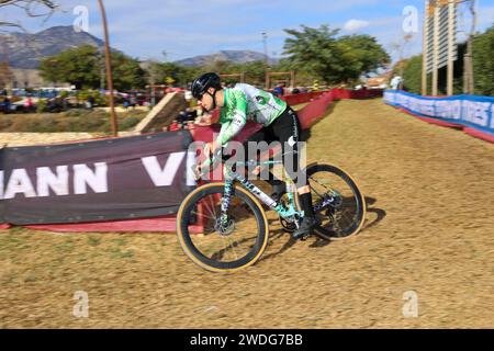 Benidorm, Espagne. 20 janvier 2024. Benidorm, Espagne, le 20 janvier 2024 : le cycliste Mario Junquera lors de l'entraînement officiel de la coupe du monde de Cyclo-Cross UCI 2024 - Benidorm, le 20 janvier 2024, au Parque Foiotes, à Benidorm, Espagne. (Photo Alberto Brevers/Pacific Press) crédit : Pacific Press Media production Corp./Alamy Live News Banque D'Images