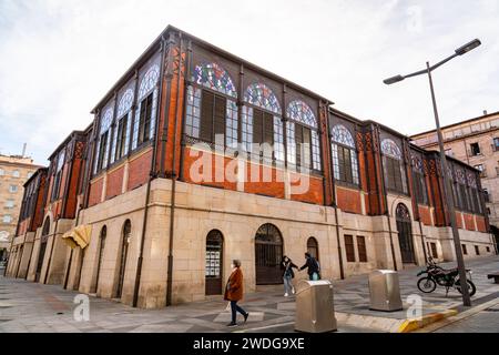 Salamanca, Espagne-20 FÉVRIER 2022 : vue extérieure du marché central, Mercado Central de Abastos de Salamanca Banque D'Images