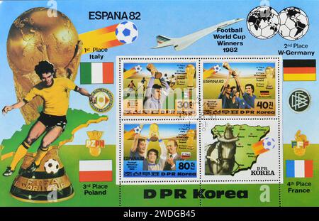 Bloc-feuillet avec timbres oblitérés imprimés par la Corée du Nord, qui montrent les vainqueurs de coupe du monde, coupe du monde de football 1982, Espagne, vers 1984. Banque D'Images