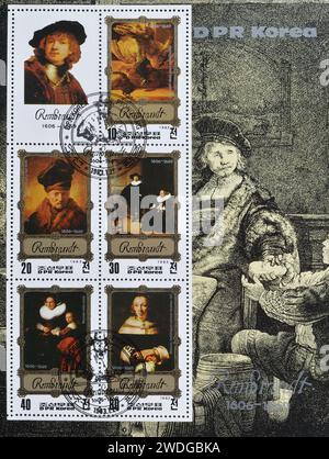 Bloc-feuillet avec timbre-poste oblitéré imprimé par la Corée du Nord, qui montre des peintures de Rembrandt, vers 1983. Banque D'Images