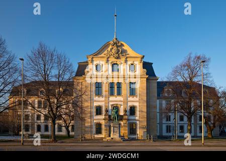 Archives de l'État de Basse-Saxe avec Mémorial général Graf von Alten, Hanovre, Basse-Saxe, Allemagne, Europe Banque D'Images