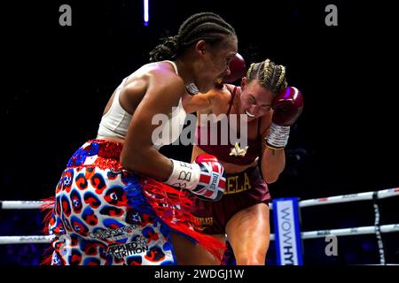 Mikaela Mayer (à droite) frappe Natasha Jonas dans le combat IBF Welterweight Title au M&S Bank Arena, Liverpool. Date de la photo : samedi 20 janvier 2024. Banque D'Images